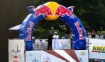 undrar hur det går för detta brudparet på sin bröllopsresa nerför Red Bull banan...
