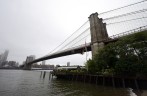 Brooklyn Bridge med The River Cafe' ute på piren...