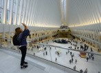 Carina fotar taket på Westfield Trade Center...