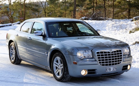 min f.d  Chrysler 300 Hemi 5,7 liters motor 340 HK  årsmodell 2007...