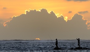 fiskare i soluppgång...