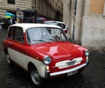 det är smart med liten bil i Rom...