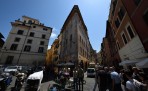 det finns "strykjärnshus" även i Rom...