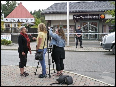 TV 4 intervjuar Westra Wermlands Sparbanks vice VD Cajsa Nyberg.