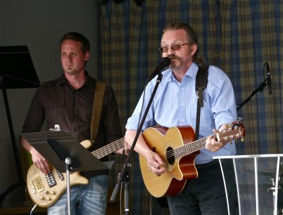 8 juli 2012 - Torgmöte, Roland Moberg och Danne med team