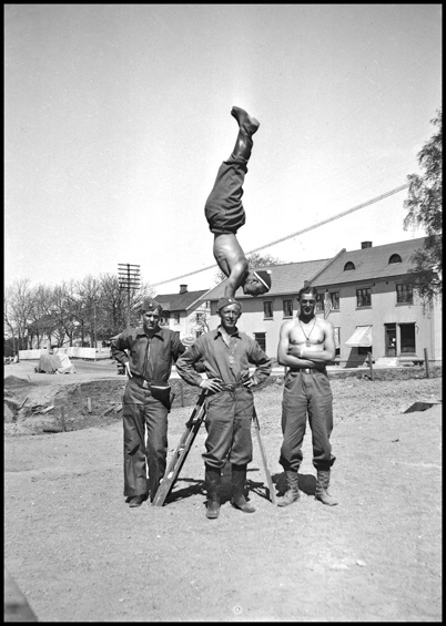 Det fanns akrobater bland beredskapsmännen i Töcksfors under andra världskriget.