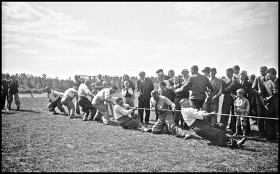 Dragkamp på Hagavallen på 1940-talet.