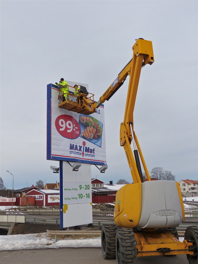 4 mars 2013 - Omskyltning inför öppningen av Maxi Mat 21/3 i nya delen av Töcksfors Shoppingcenter.