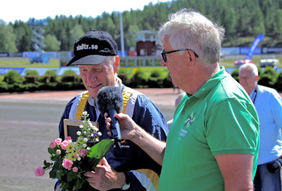 12 juli 2014 - Det var årets höjdpunkt på Årjängstravet med Årjängs Stora Sprinterlopp, och Stefan "Tarzan" Melander valdes in i travsportens Hall of Fame.