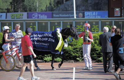 12 juli 2014 - Vinnare i Årjängs Stora Sprinterlopp blev Magic Tonight med Johan Untersteiner i sulkyn.