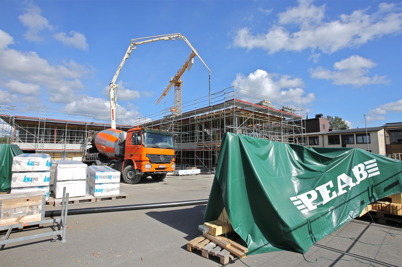 3 september 2014 - Och i Årjäng pågick gjutning av takvalv vid skolbygget.