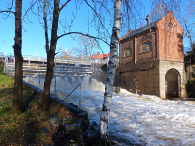 25 oktober 2014 - Dammluckorna var helt öppna vid övre forsen i Töcksfors.
