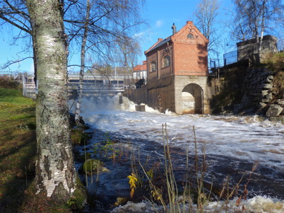 25 oktober 2014 - Dammluckorna var helt öppna vid övre forsen i Töcksfors.