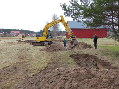 10 april 2014 - Läggning av slangar för fiberstamkabel i Östegård.