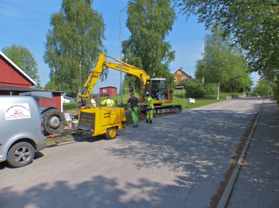 22 maj 2014 - Läggning av slangar för fiberstamkabel längs med Bögatan.
