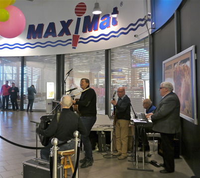 21 mars 2013 - i Shoppingcentret var det dags för ínvigning av nya Maxi Mat.