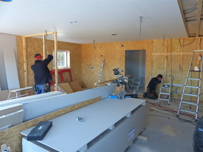 4 april 2013 - vid Hagavallen fortsatte arbetet med byggnation av nya klubbstugan.