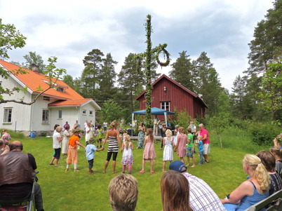 21 juni 2013 - i Lennartsfors var det midsommarfirande vid hembygdsgården.