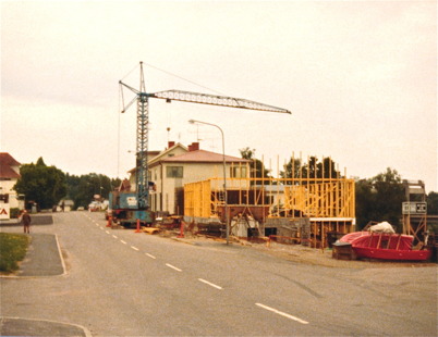 Byggnation av ny lokal för Wermlandsbanken och Folktandvården.