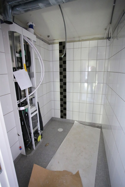 1 april 2015 - Helkaklade toalett- och duschrum.