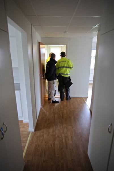4 maj 2015 - De första åtta lägenheterna besiktigades efter renoveringen.