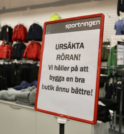 31 augusti 2017 - Butiken Sportringen i Töcksfors handelspark fick ny placering i byggnaden. Detta för att ge plats för nya butiken Dollarstore.