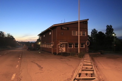 23 juni 2020 - Tullstationen i Hån stod där öde och övergiven, natten då tullen flyttade till nya tullstationen vid gränsen.