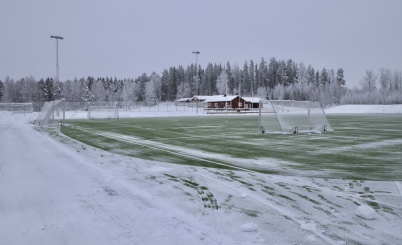 17 januari 2021 - Konstgräsplanen på Hagavallen sopades så att fotbolls-träningen kunde komma igång.