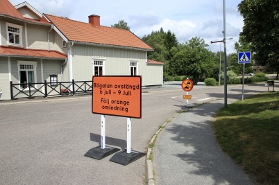 6 juli 2021 - Bögatan stängdes av för genomfartstrafik p g a grävarbeten vid Kallnäset.