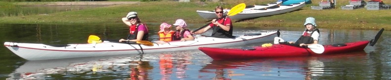kajakpaddling för familjen kajakpaddling för familjen