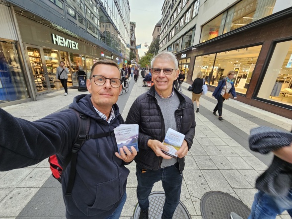 Jag & Leif från förra året i evangelisation på Gamlabrogatan i Stockholm