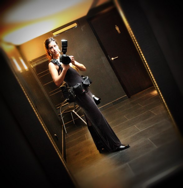 Modesty Blaise ready for action... hmm, allt blev bråttom, men man kan skymta mitt fina "fröken fokus"-axelband bakom kameran... mitt lilla sätt att marknadsföra mig denna kväll. Kuligt ju! Modesty Blaise ready for action... hmm, allt blev bråttom, men man kan skymta mitt fina "fröken fokus"-axelband bakom kameran... mitt lilla sätt att marknadsföra mig denna kväll. Kuligt ju!