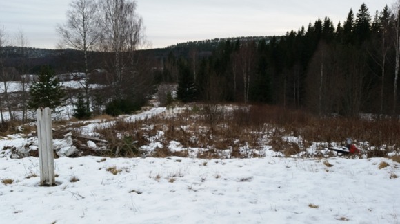 Utsikt från huset över dalen. Man ser även vår lilla uppfartsväg som gav Uffe lite extra spänning i livet igår natt... Utsikt från huset över dalen. Man ser även vår lilla uppfartsväg som gav Uffe lite extra spänning i livet igår natt...