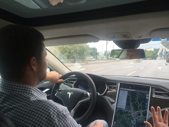 2016-07-11 Uffe provkör Tesla i Göteborg