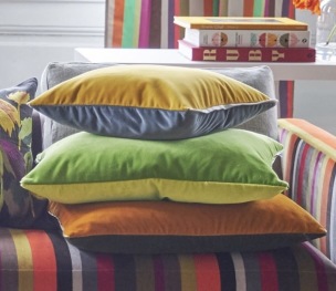 Designers Guild Kudde VARESE i 18 Färger 43x43 cm (1-PACK) Kampanj 25% rabatt på hela köpet över 5000 kr (gäller ej rea och tyger) KOD. GTGYTKXL
