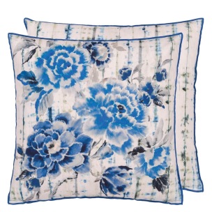 Designers Guild Kudde KYOTO FLOWER INDIGO 50x50 CCDG1392 (2-PACK) Kampanj 25% rabatt på hela köpet över 5000 kr (gäller ej rea och tyger) KOD. GTGYTKXL - 2-pack Kuddar med rabatt