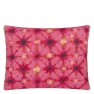 A Nyhet Designers Guild Kudde SHIBORI FUCHSIA 60x45 CCDG1390 (2-PACK) Kampanj 25% rabatt på hela köpet över 5000 kr (gäller ej rea och tyger) KOD. GTGYTKXL