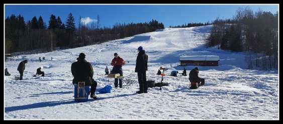 Pimpling var en av flera aktiviteter på Sidsjön under friluftsdagen. Foto: Gisela Edlund Pimpling var en av flera aktiviteter på Sidsjön under friluftsdagen. Foto: Gisela Edlund