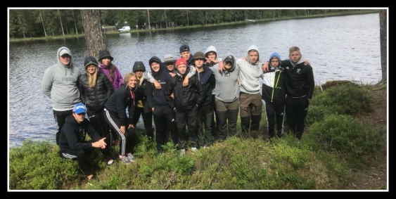 Vid Hästtjärn campade och fiskade några elever ur årskurs 9 som har haft Friluftsliv och idrott som tillval. Foto: Pelle Ljungström Vid Hästtjärn campade och fiskade några elever ur årskurs 9 som har haft Friluftsliv och idrott som tillval. Foto: Pelle Ljungström
