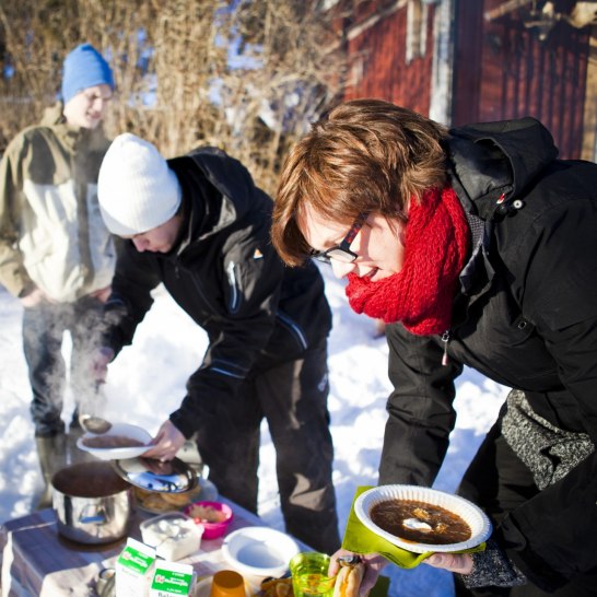 Mors soppa och mina hembakta tekakor stod på lunchmenyn Mors soppa och mina hembakta tekakor stod på lunchmenyn