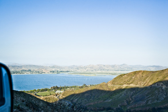 Fantastisk utsikt över Lake Elsinore på väg till och från banan, efter slingrande bergsvägen Ortega Highway 74. Faktiskt helt allena alltid värd hela resan men sina fantastiska vyer. Fantastisk utsikt över Lake Elsinore på väg till och från banan, efter slingrande bergsvägen Ortega Highway 74. Faktiskt helt allena alltid värd hela resan men sina fantastiska vyer.