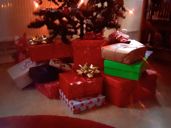 Tack alla som skänkte en julklapp i Samband med Tillberga Julmarknad 2018. Tack alla som skänkte en julklapp i Samband med Tillberga Julmarknad 2018.