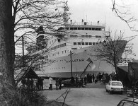 Aallotar krockar med Breviks ångbåtsbrygga 1972. 