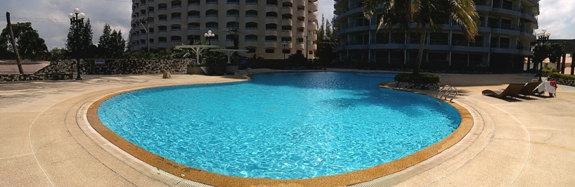 Royal Rayong Condo swimmingpool