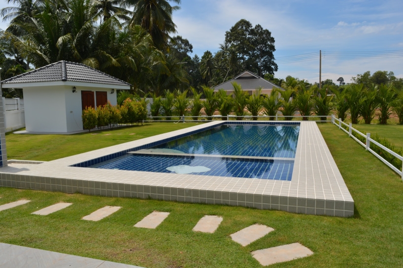 Swimming pool Orchid Village