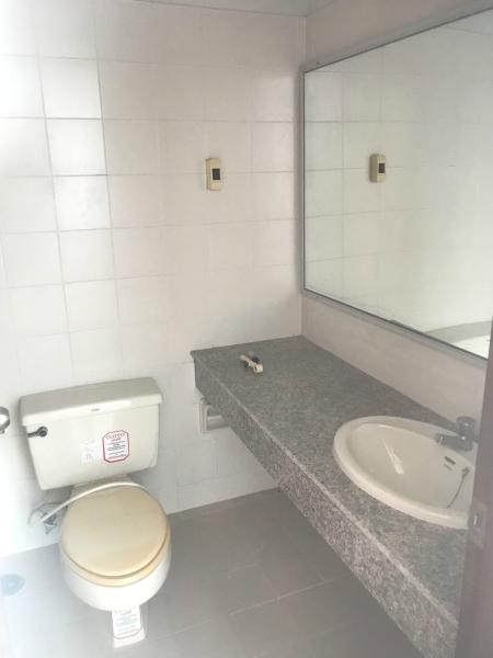 Bathroom in RR 159