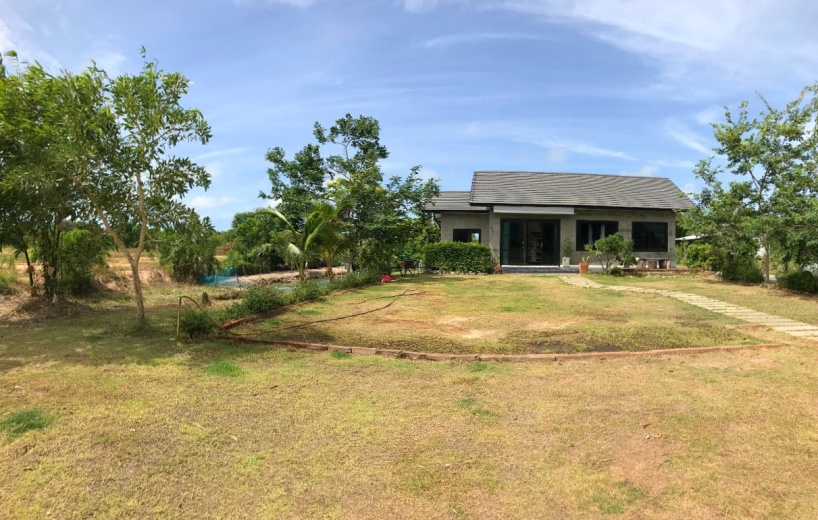 2 bedroom house and 1 rai land köpa hus i Rayong, Thailand Real