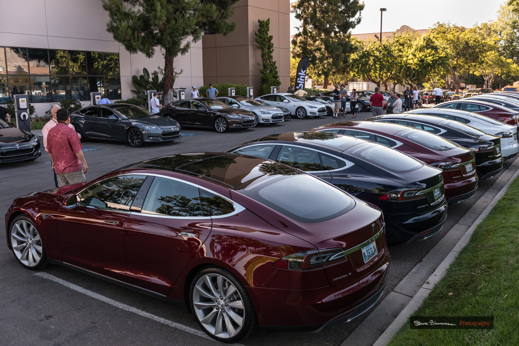 Parkeringen utanför Teslive (Foto: Tesla Motors Club) Parkeringen utanför Teslive (Foto: Tesla Motors Club)