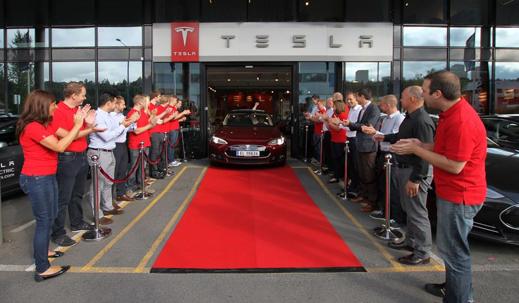 Ut rullar de första Europeiska ägarna av Model S Ut rullar de första Europeiska ägarna av Model S