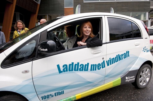 Annie Lööf testar att köra elbil Annie Lööf testar att köra elbil
